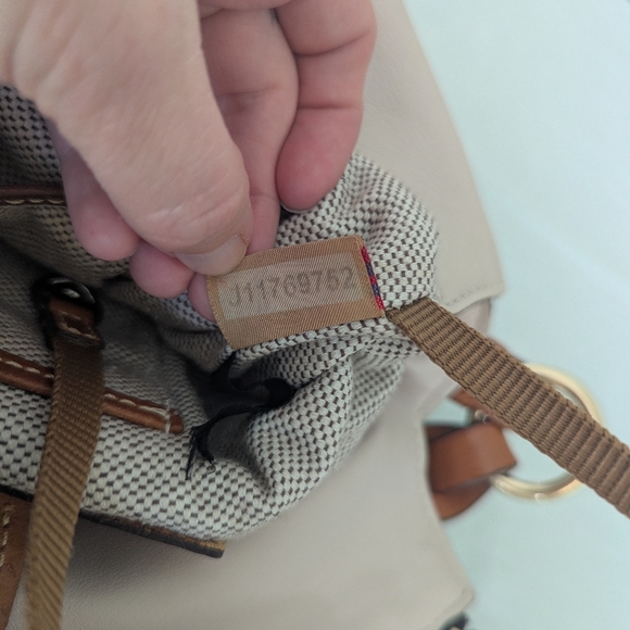 Dooney & Bourke Large Cream Leather Hobo Shoulder Bag - Picture 9 of 16